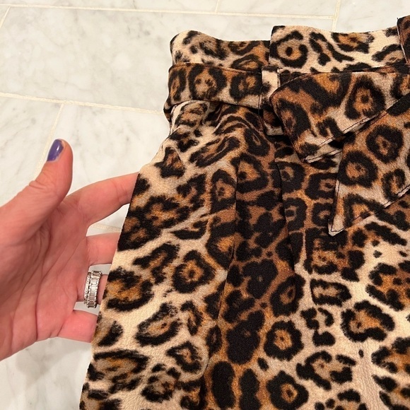Oliveacous leopard paper bag waist SHORTS EUC size Medium - Picture 3 of 9